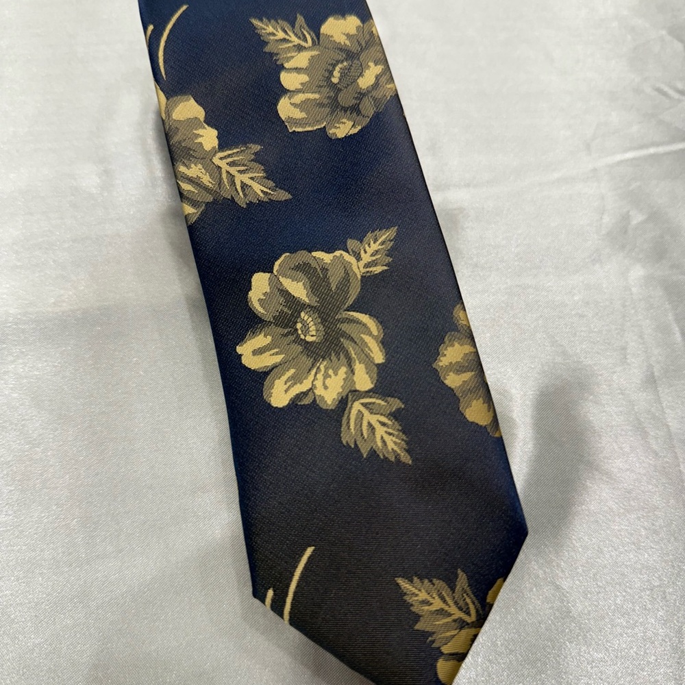 Linea Uomo Floral Navy and Gold Men's Tie 100% Poly